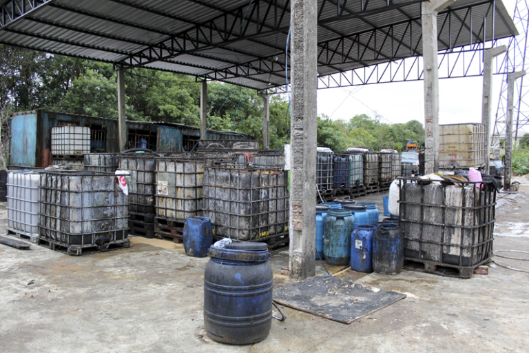 Fiscalização ambiental interrompe produção irregular de óleos no bairro cic
