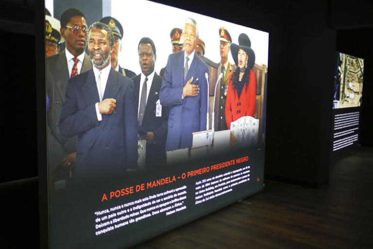 Exposição sobre Nelson Mandela destaca legado de reconciliação em Curitiba