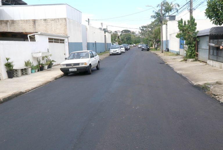 Prefeitura recupera ruas com asfalto novo nos bairros Boqueirão e Bairro Alto