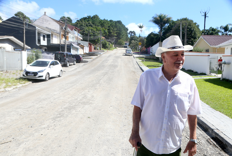 Prefeitura retoma pavimentação definitiva em ruas do bairro Tingui
