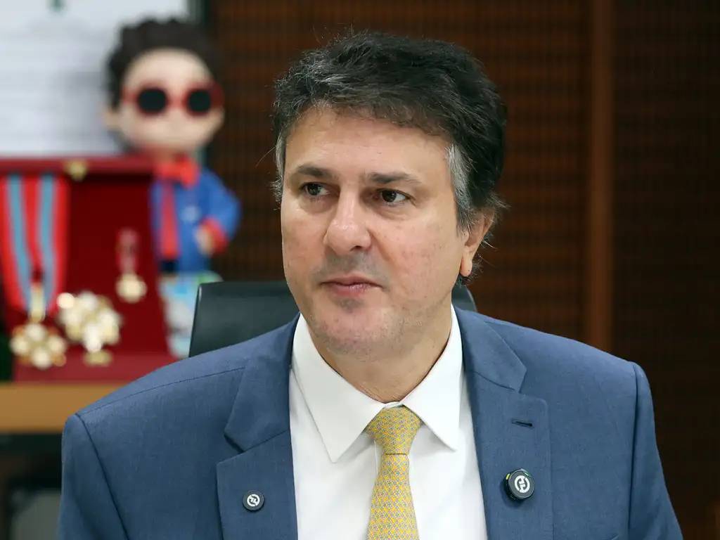 Camilo Santana apoia classificação do PCC e do CV como terroristas e diverge de Lula