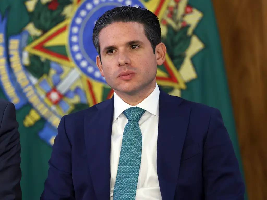 Hugo Motta defende pagamento de diárias de hotéis por Daniel Vorcaro em Lisboa
