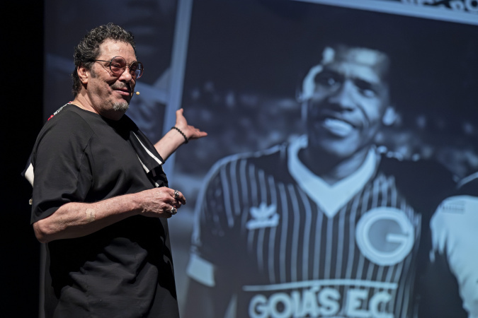 Na marca do pênalti estreia monólogo autobiográfico de Walter Casagrande Jr em Curitiba