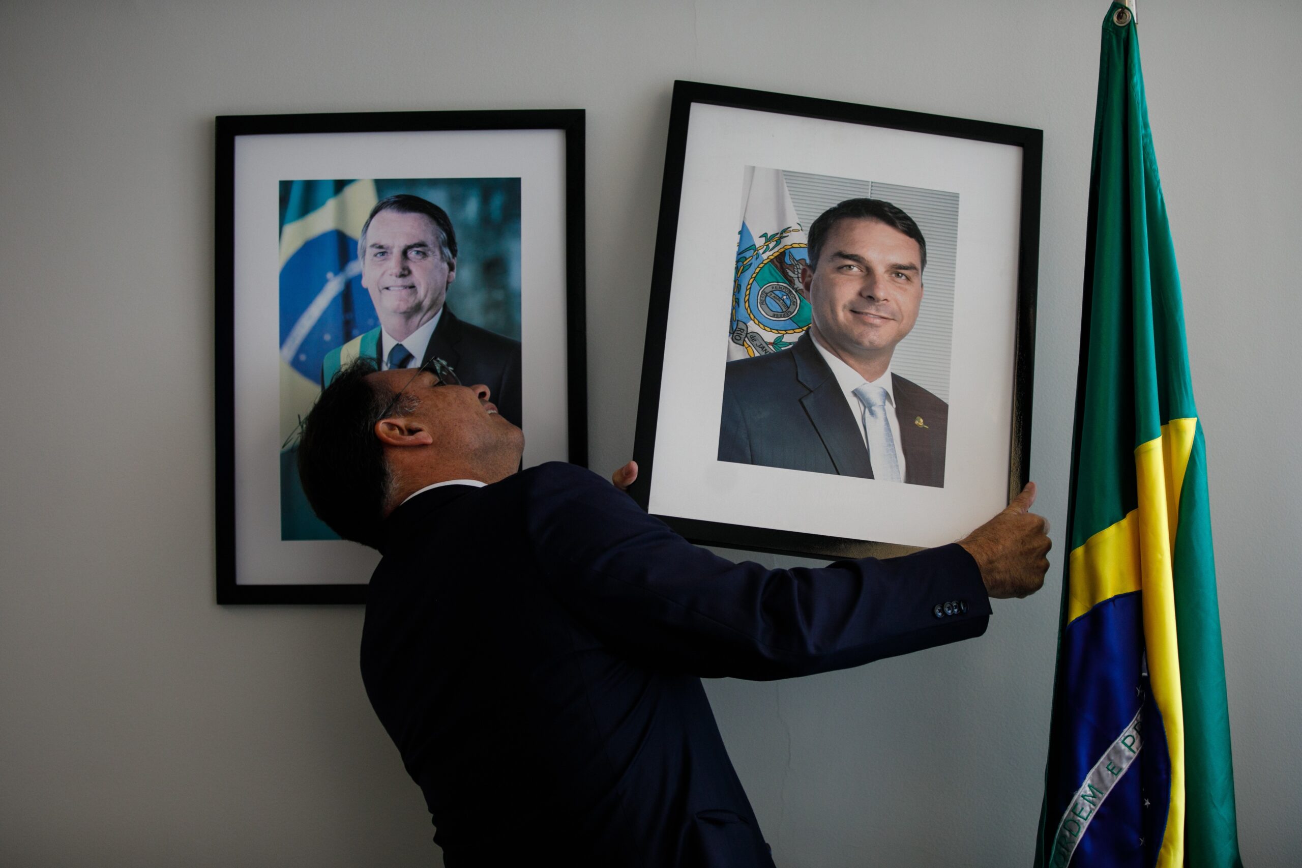 PT gasta mais de R$ 147 mil para atacar Flávio Bolsonaro nas redes sociais