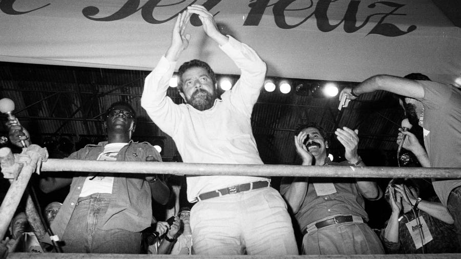 Lula foi vaiado no Morumbi por torcer pelo Vasco na véspera da eleição de 1989