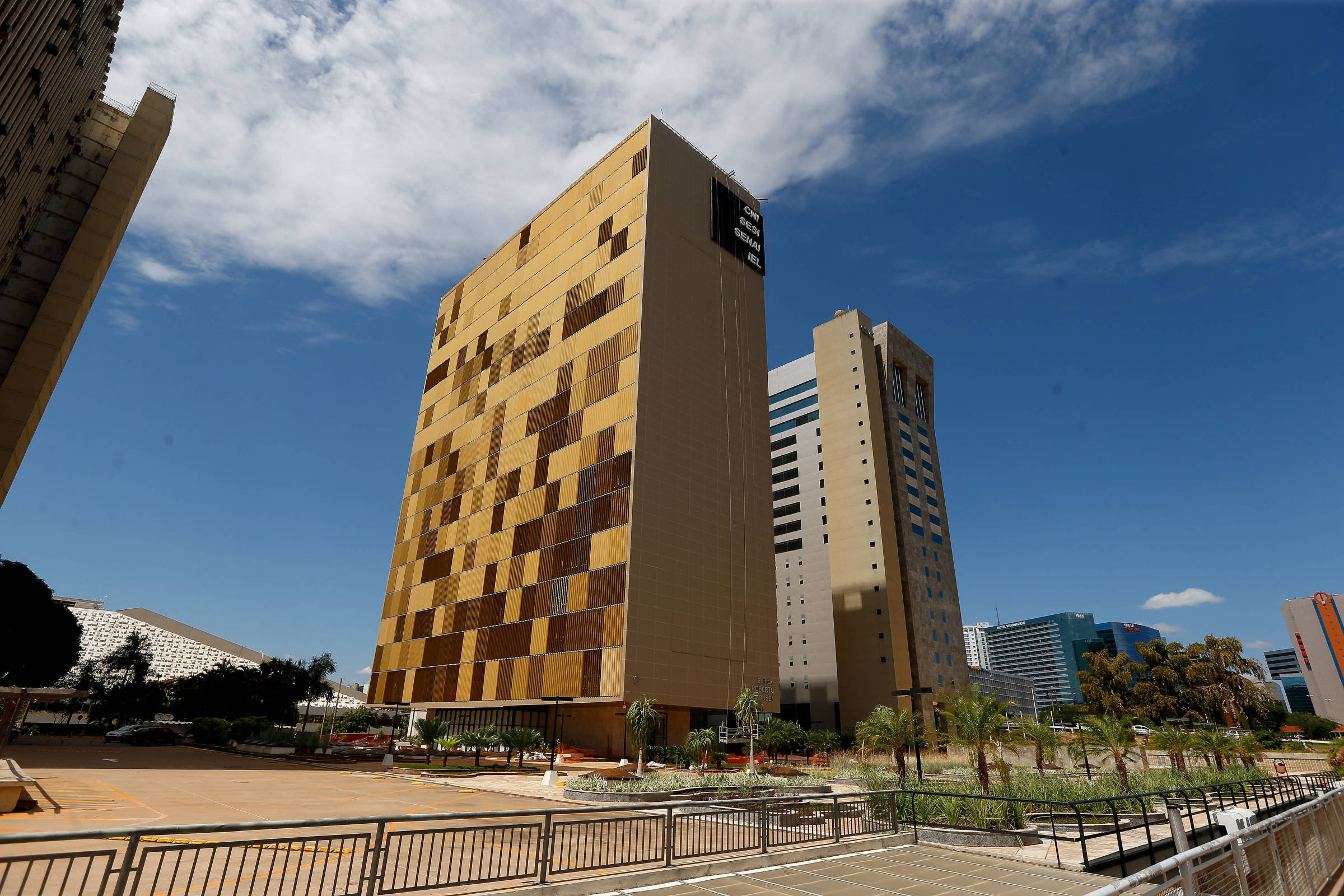 Setores empresariais pedem distinção entre debates sobre escala 6×1 e desoneração da folha