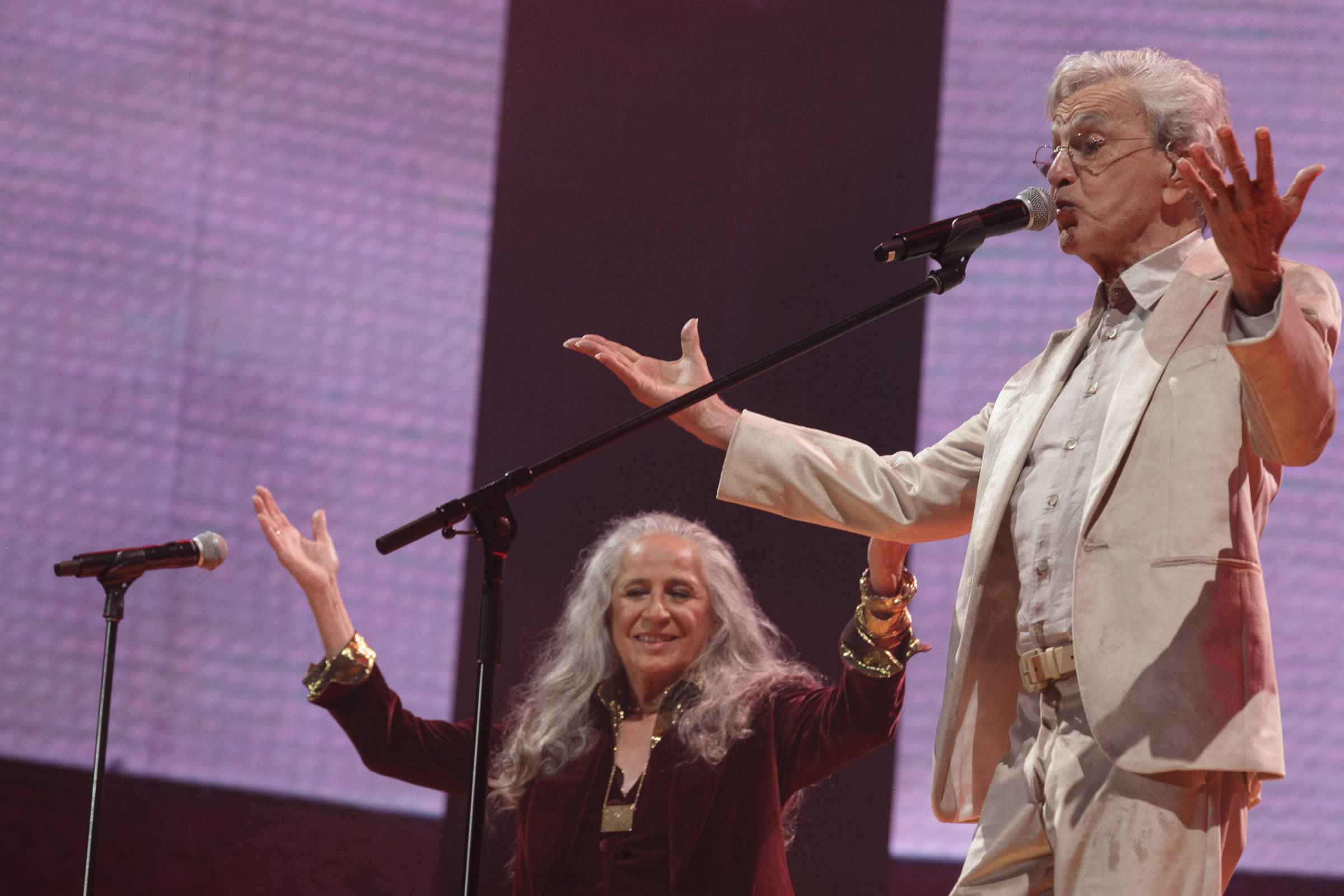Grammy premia Caetano Veloso e Maria Bethânia pelo álbum ao vivo de turnê conjunta