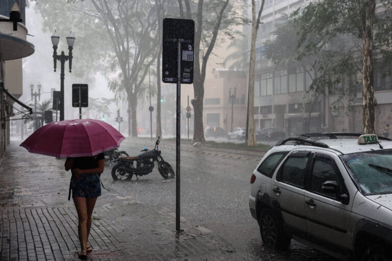 Chuva generalizada em São Paulo tem previsão de pausa a partir de quarta-feira