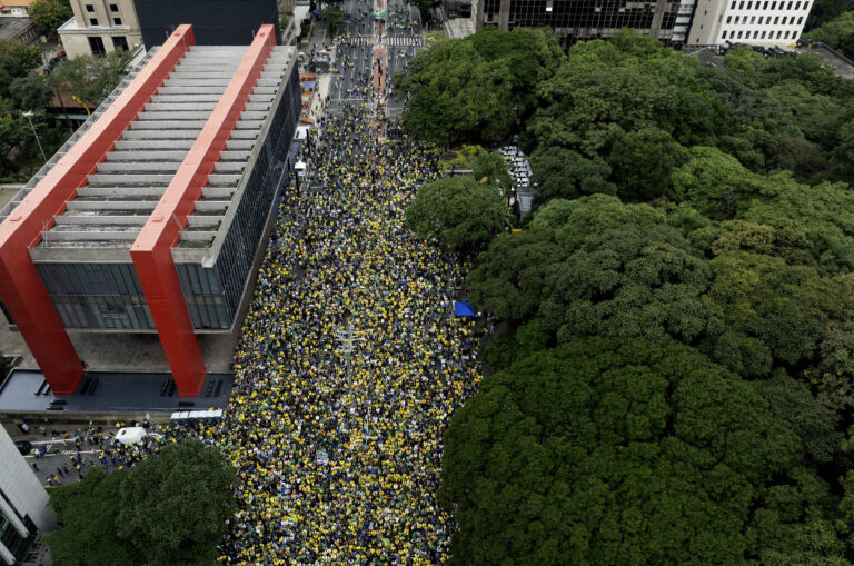 Polarização política intensifica busca por pertencimento e gera ansiedade