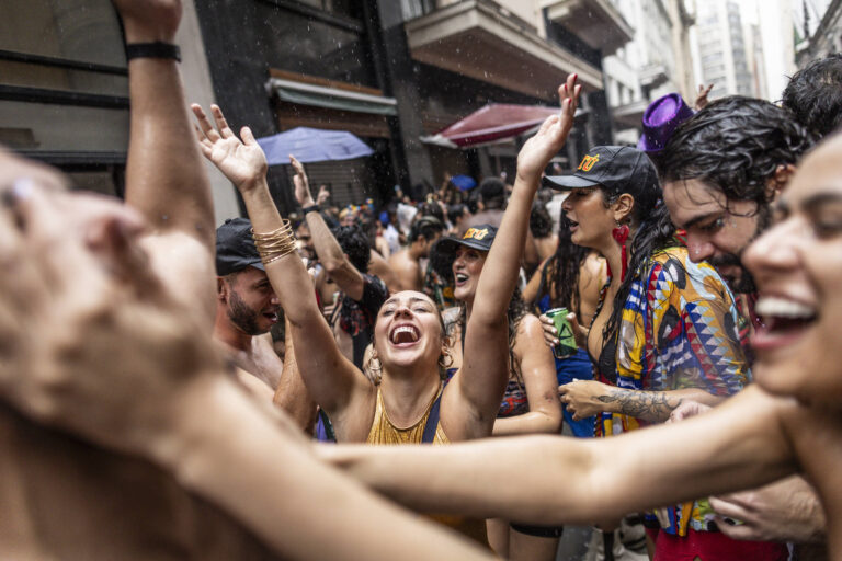 Pré-Carnaval em São Paulo terá pancadas de chuva à tarde neste fim de semana