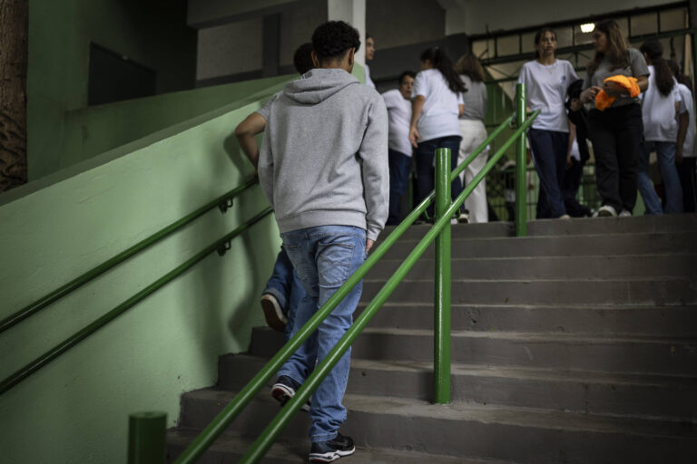 Rede estadual de São Paulo registra queda expressiva nas matrículas do ensino médio