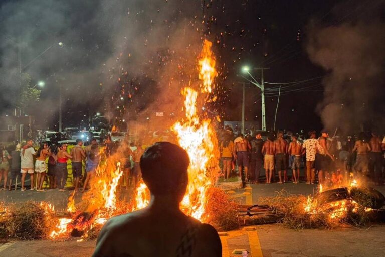 Manifestação indígena enfrenta risco de atropelamento em Santarém na BR-163