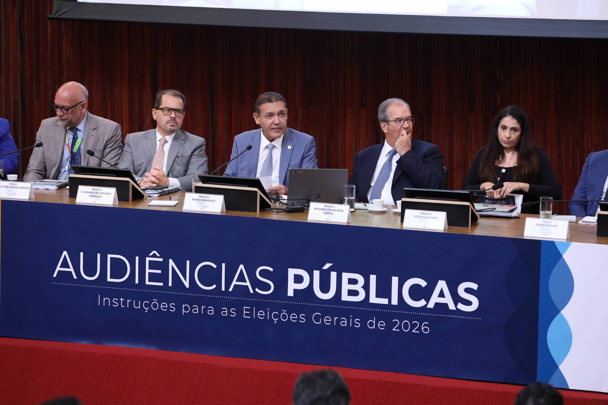 Tse encara desafios na regulação da inteligência artificial e influenciadores nas eleições