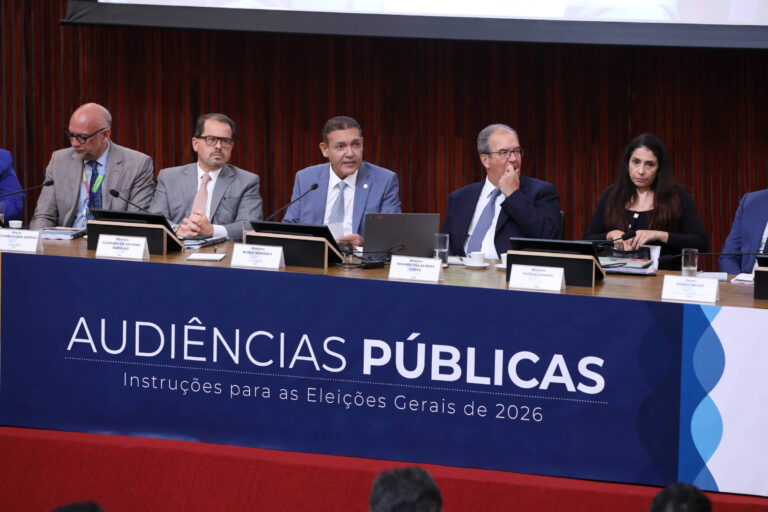 Especialistas alertam para riscos de impulsionamento pago em críticas no TSE