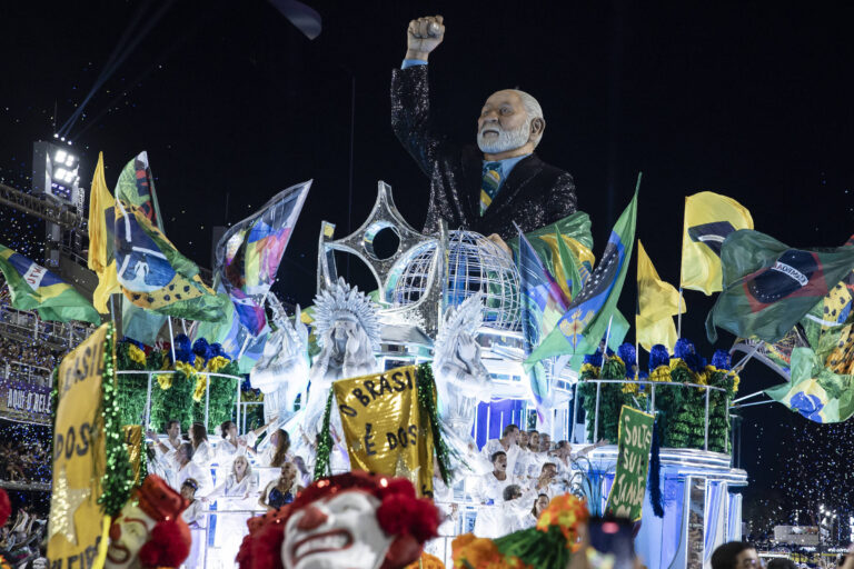 Acadêmicos de Niterói denuncia perseguição política após desfile em homenagem a Lula