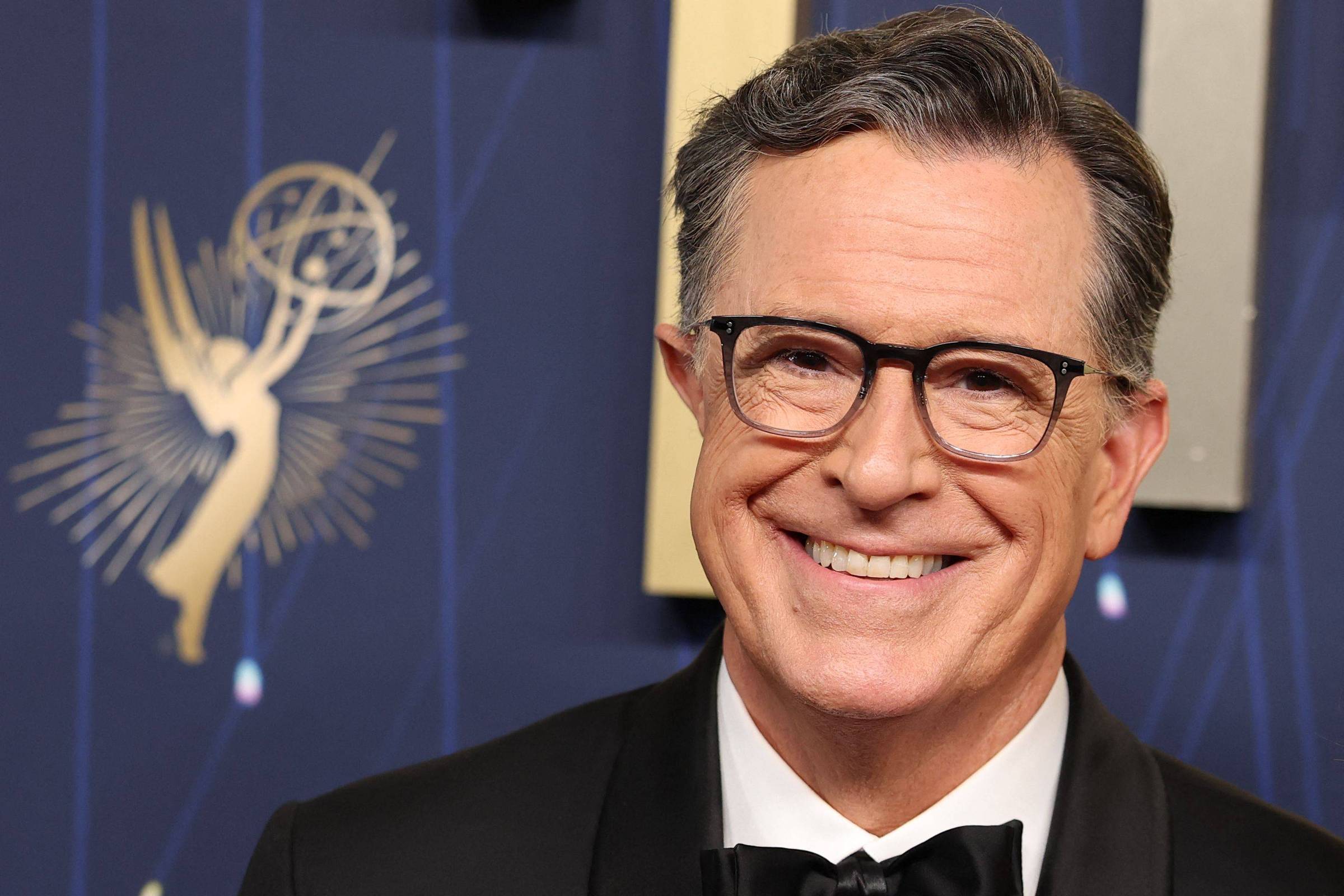Stephen Colbert denuncia censura da cbs em entrevista política