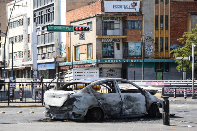 México enfrenta suspensão de aulas em dez estados após onda de violência