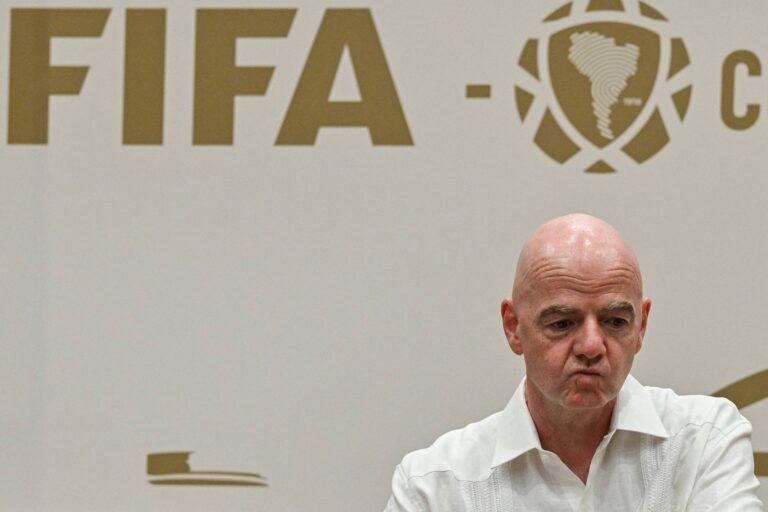 Infantino mantém confiança no México para sediar Copa do Mundo 2026