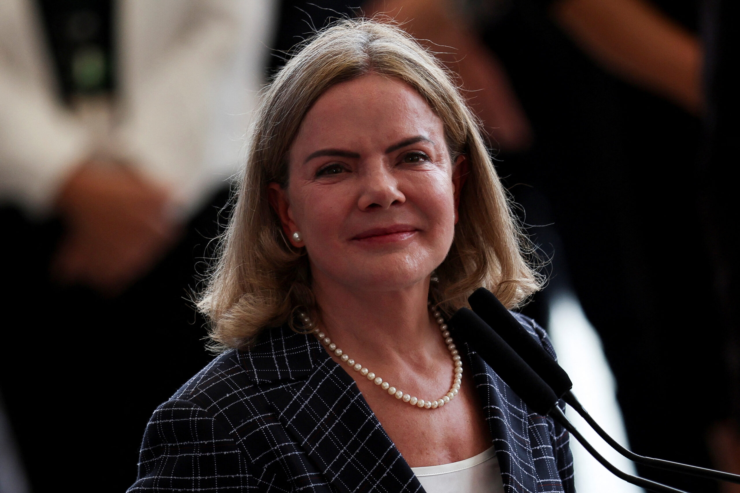 gleisi destaca oportunidade para indicar mulher ao stf após derrota de messias