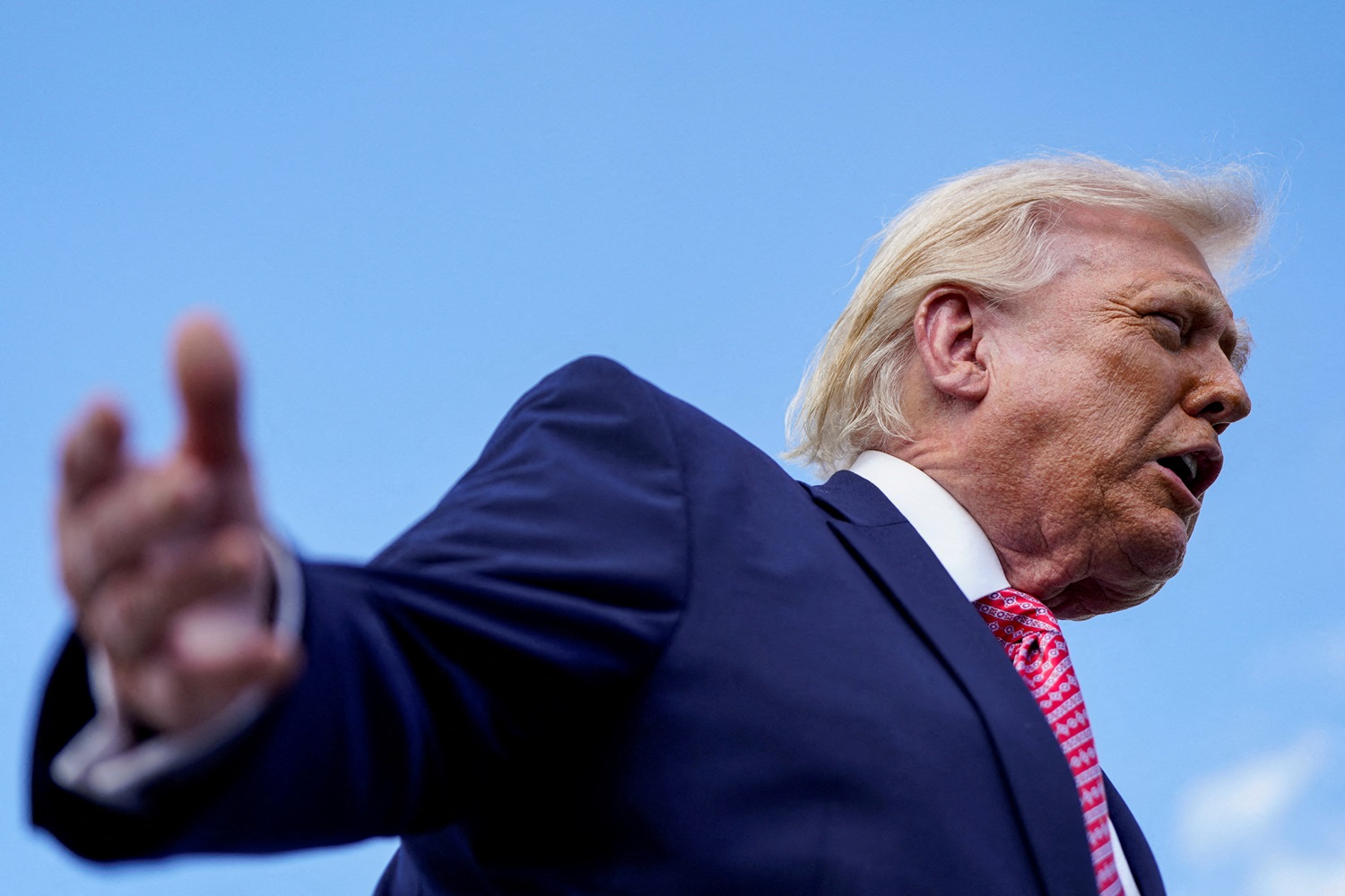 Trump desafia Irã a reconhecer derrota e encerrar conflitos militares