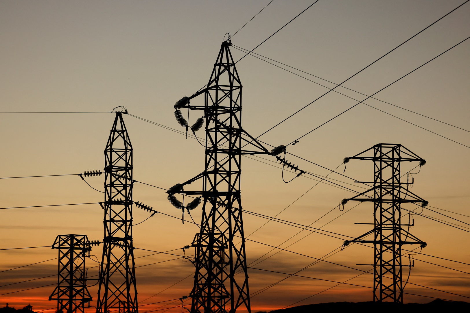 Governo avalia reduzir risco para aliviar conta de luz em 2027