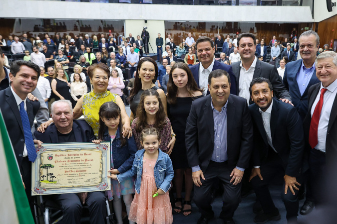 Governador Ratinho Junior prestigia homenagem a engenheiro José Luiz Scroccaro