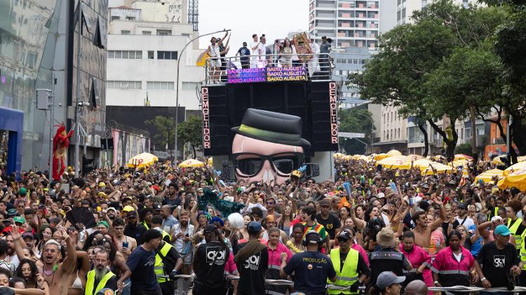 Prefeitura de São Paulo libera bloco com tumulto contrariando regras próprias