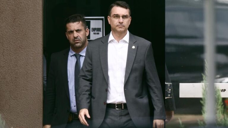 Flávio Bolsonaro define Douglas Ruas como pré-candidato ao governo do Rio de Janeiro