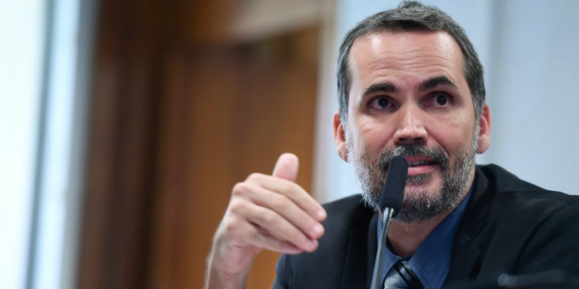 Ministro Bruno Moretti nega reajuste para Bolsa Família em 2026