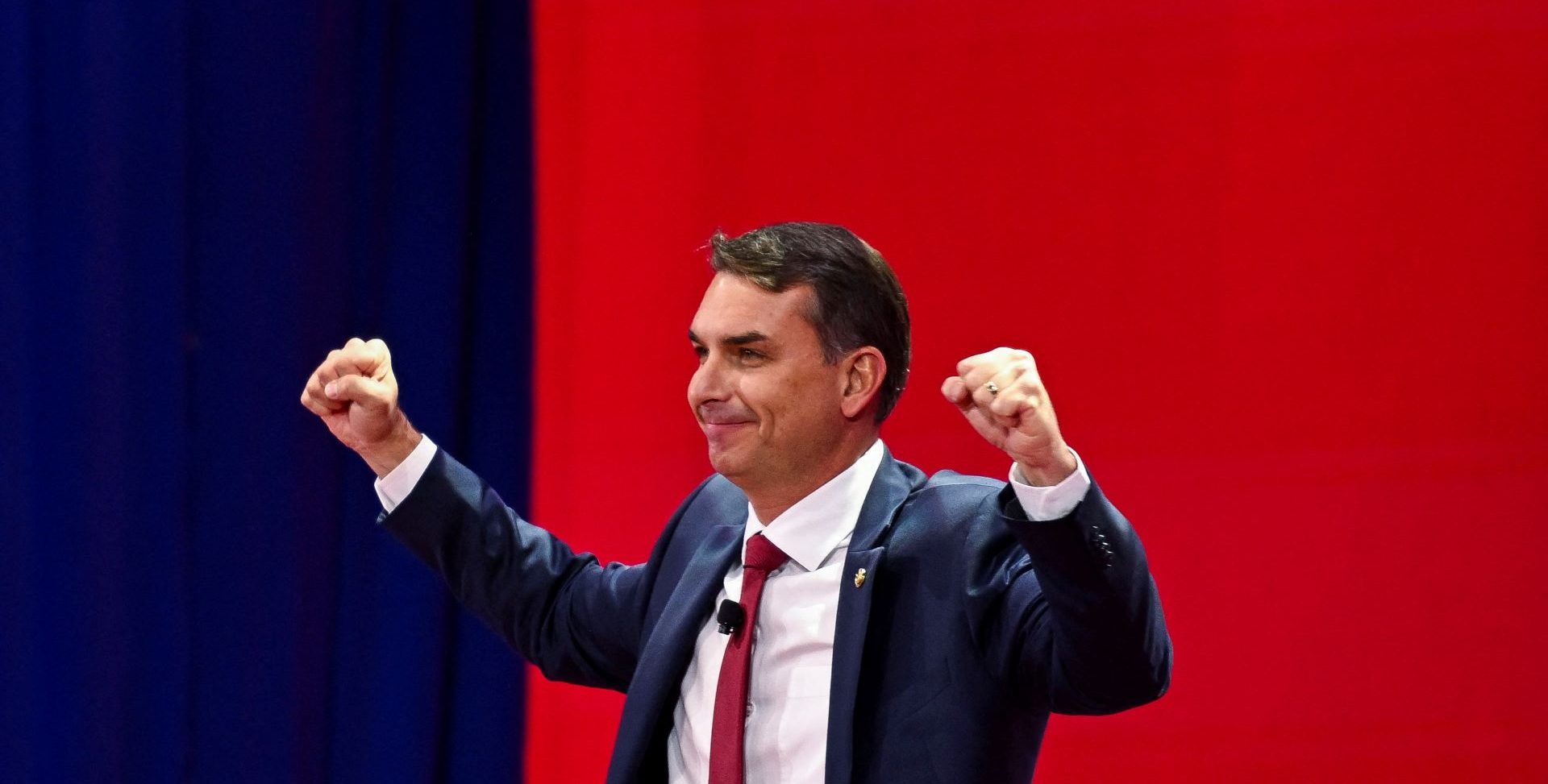 Flávio Bolsonaro lança pré-candidatura em Santa Catarina com apoio do PL