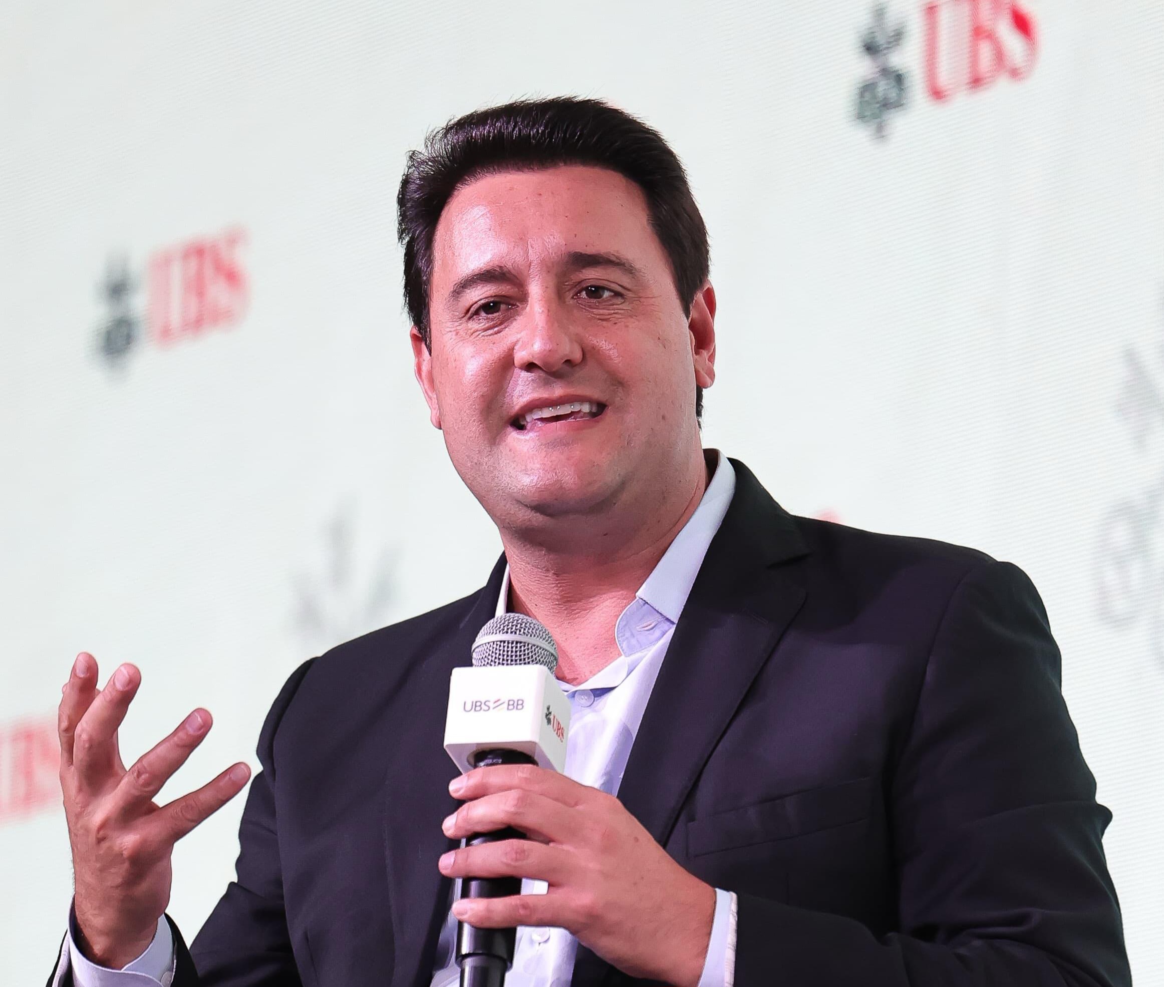 Ratinho cresce no eleitor fora do conflito