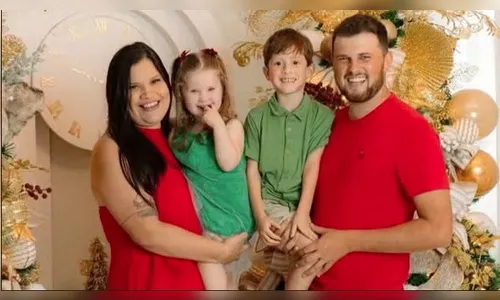 Família morre após carro derrapar e ser prensado por caminhão no Paraná