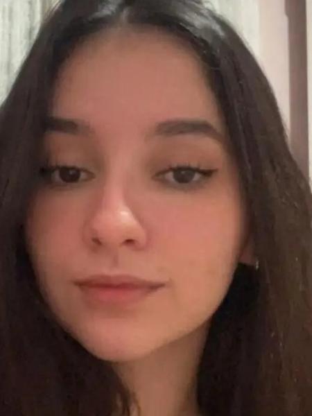 Jovem esfaqueada 15 vezes por recusar namoro apresenta melhora e respira sem aparelhos