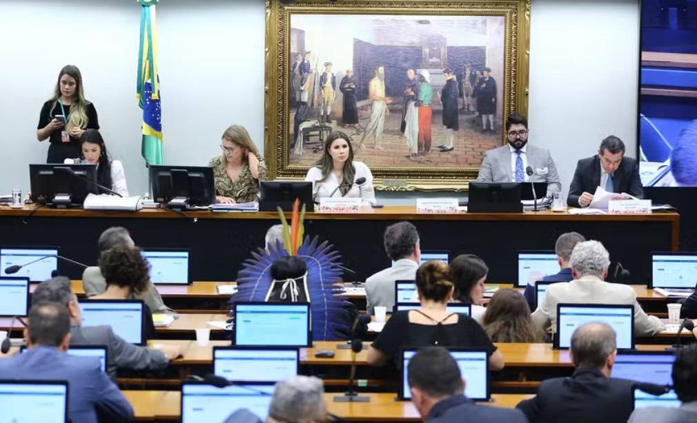 Câmara aprova admissibilidade de proposta para reduzir maioridade penal a 16 anos