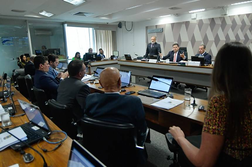 CCJ do senado aprova PEC com impacto bilionário para agentes de saúde