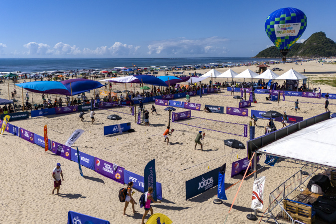 Arena Portos do Paraná em Caiobá impulsiona beach tennis internacional