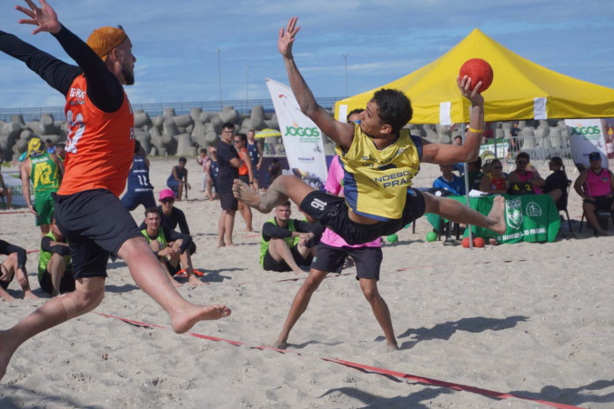 Pai agride filha e ameaça de morte em Arapongas