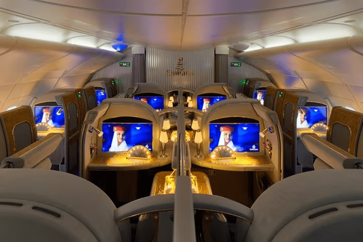 Emirates retoma 96% da malha aérea após crise no Oriente Médio