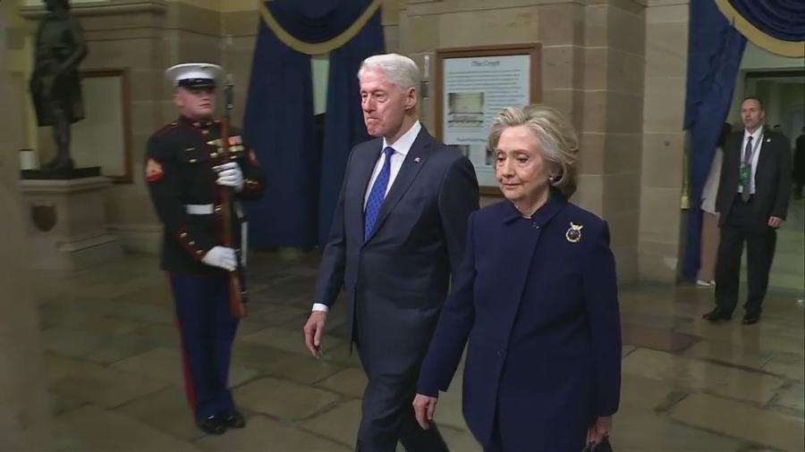 Bill e Hillary Clinton aceitam depor em investigação sobre Jeffrey Epstein