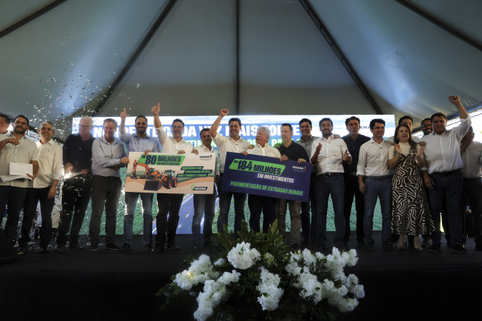 Ratinho Junior anuncia R$ 264 milhões para maquinário e estradas rurais em Umuarama