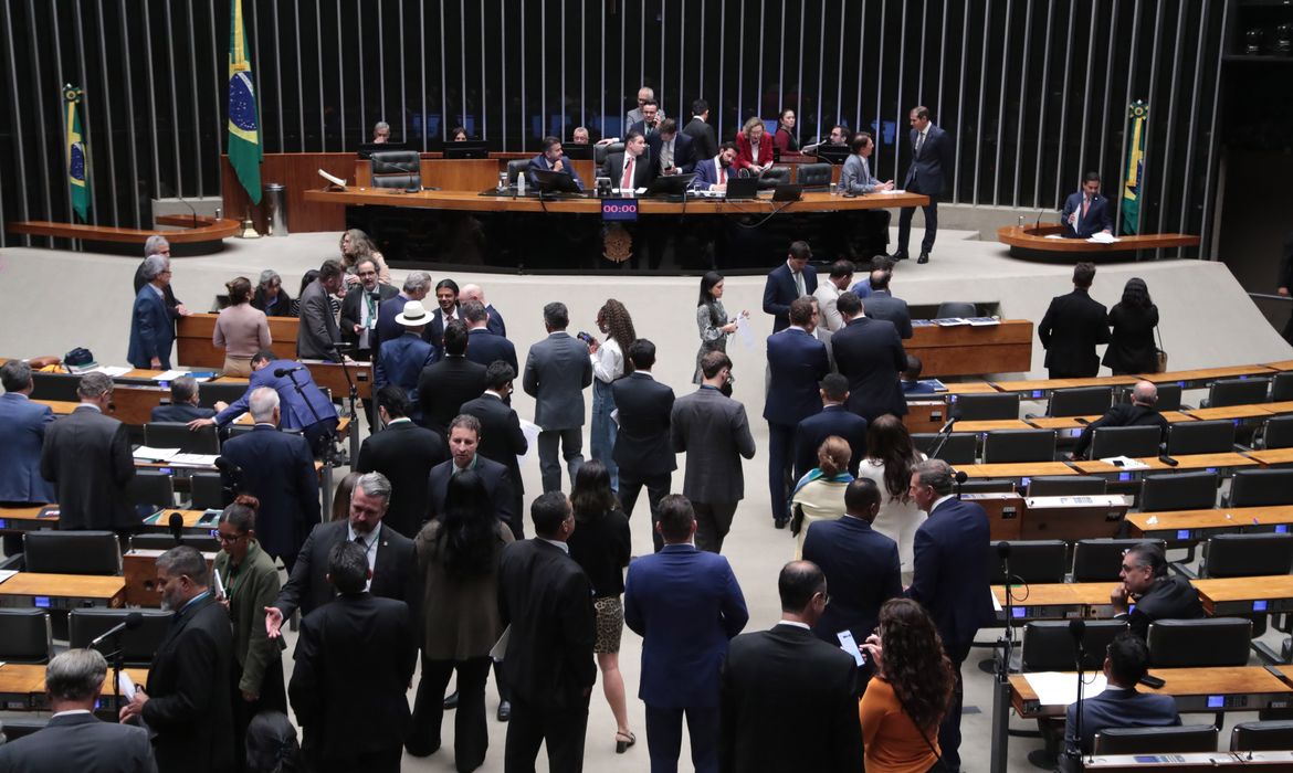 Câmara aprova política nacional para minerais críticos antes de encontro entre Lula e Trump