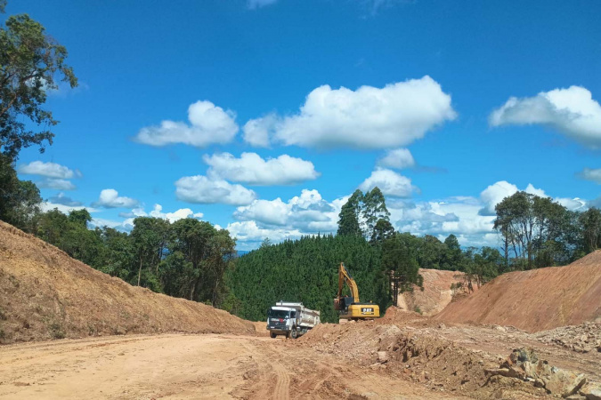 pr-092 em Doutor Ulysses passa por interdição para pavimentação