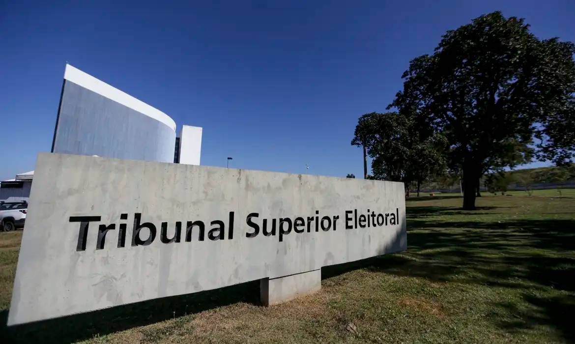 TSE adia julgamento sobre validade de pesquisa eleitoral que envolve Flávio Bolsonaro