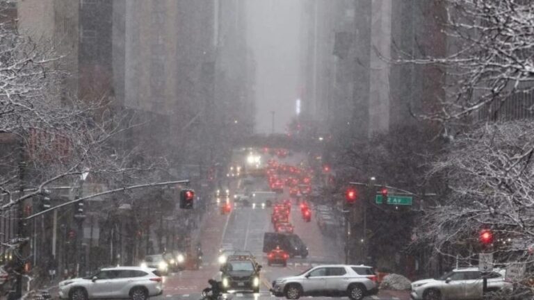 Prefeito de Nova York decreta toque de recolher por tempestade de neve histórica