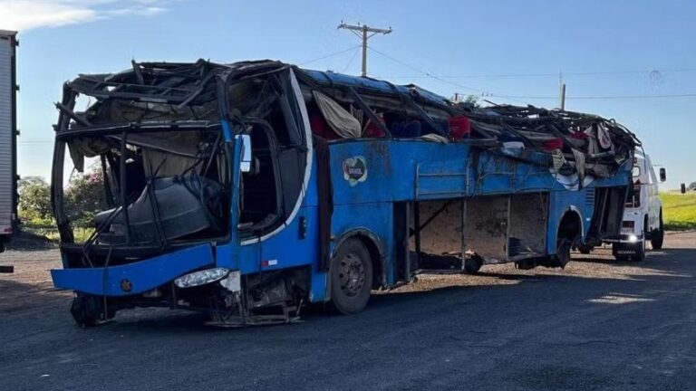 Motorista de ônibus indiciado após acidente com seis mortos em Marília