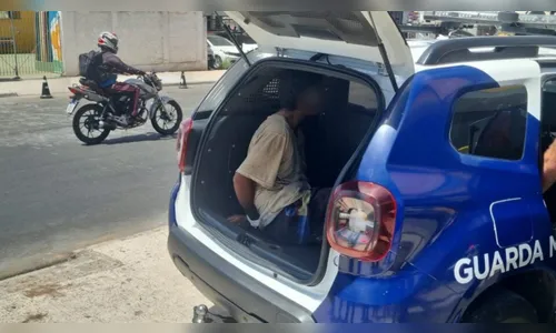 Motoboy sofre ataque com faca durante tentativa de assalto em Curitiba