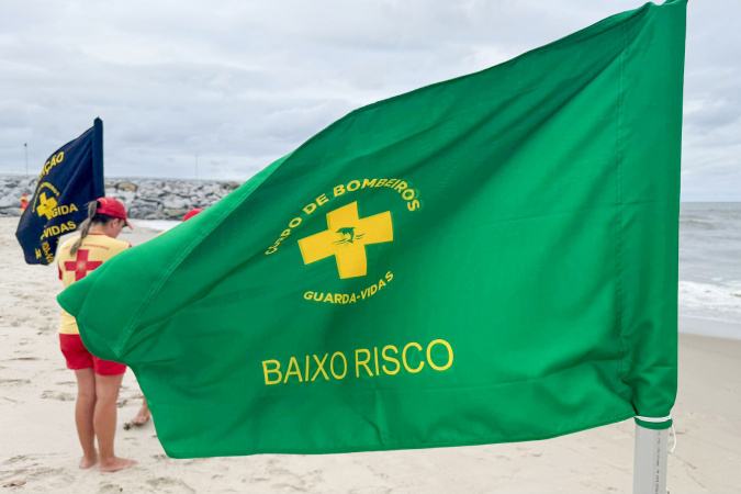 Bombeiros reforçam atenção às bandeiras nas praias do litoral do Paraná