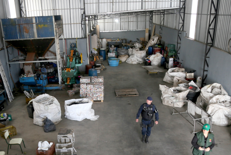 Prefeitura de Curitiba prende suspeitos por receptação de fios de cobre furtados