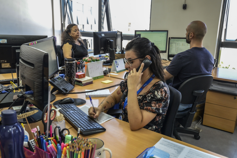 Mais de 800 professores convocados para envio de documentos no PSS Curitiba