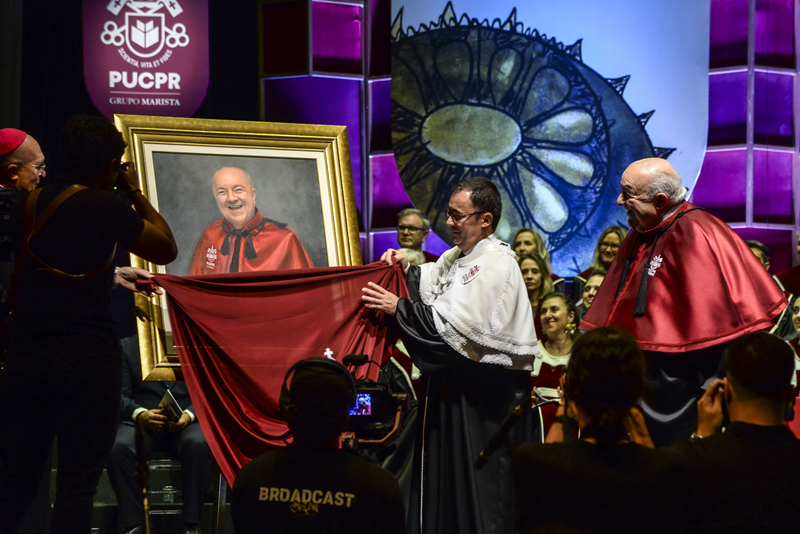 Rafael Greca recebe título de doutor honoris causa e reforça legado político em Curitiba